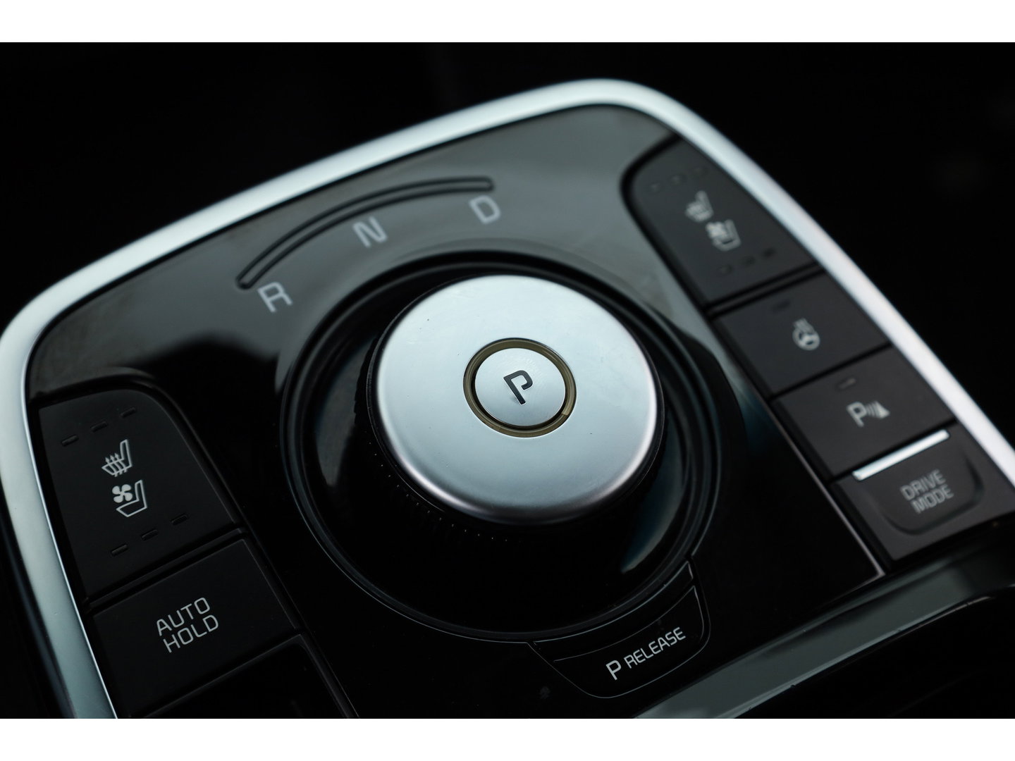 Kia e-Niro 64 kWh | SOH 100% | Rijklaar! | Leder | Stoelventilatie | Camera | Adapt. Cruise | All Seasons