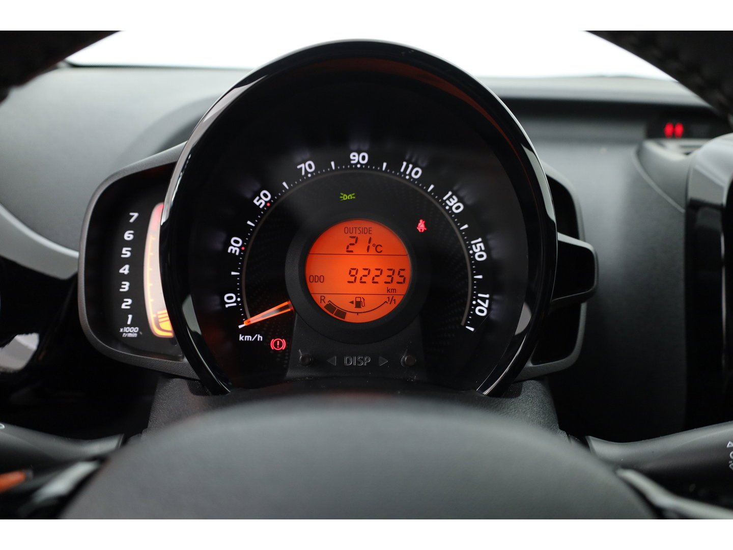 Toyota Aygo 1.0 VVT-i x-JBL | Rijklaar! | Apple CarPlay | Camera | Clima | All Seasons |