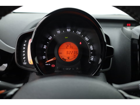 Toyota Aygo 1.0 VVT-i x-JBL | Rijklaar! | Apple CarPlay | Camera | Clima | All Seasons |