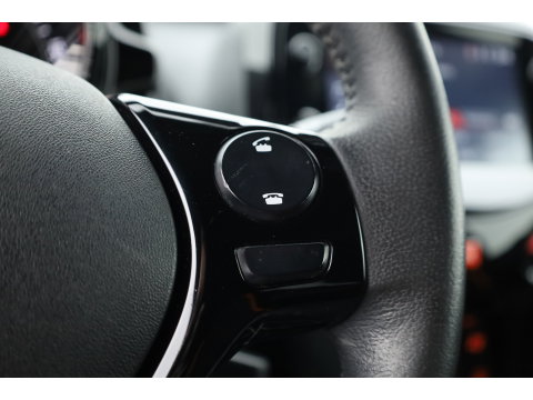 Toyota Aygo 1.0 VVT-i x-JBL | Rijklaar! | Apple CarPlay | Camera | Clima | All Seasons |