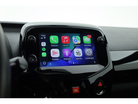 Toyota Aygo 1.0 VVT-i x-JBL | Rijklaar! | Apple CarPlay | Camera | Clima | All Seasons |