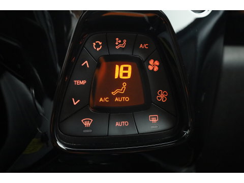 Toyota Aygo 1.0 VVT-i x-JBL | Rijklaar! | Apple CarPlay | Camera | Clima | All Seasons |