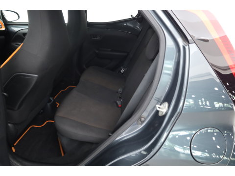 Toyota Aygo 1.0 VVT-i x-JBL | Rijklaar! | Apple CarPlay | Camera | Clima | All Seasons |