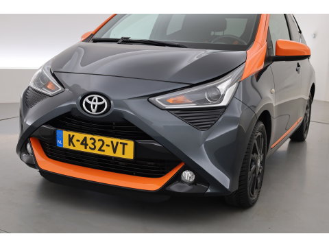 Toyota Aygo 1.0 VVT-i x-JBL | Rijklaar! | Apple CarPlay | Camera | Clima | All Seasons |