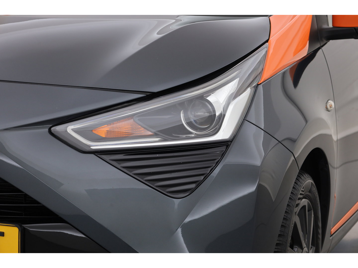 Toyota Aygo 1.0 VVT-i x-JBL | Rijklaar! | Apple CarPlay | Camera | Clima | All Seasons |