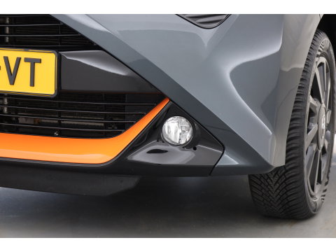 Toyota Aygo 1.0 VVT-i x-JBL | Rijklaar! | Apple CarPlay | Camera | Clima | All Seasons |