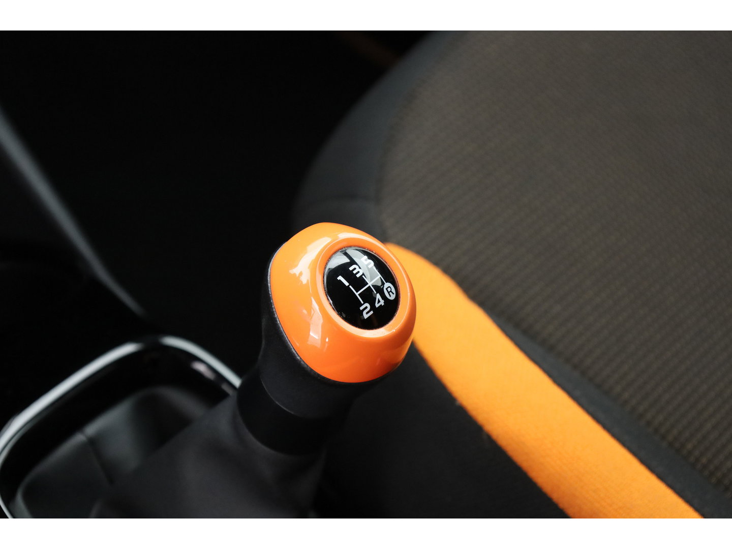 Toyota Aygo 1.0 VVT-i x-JBL | Rijklaar! | Apple CarPlay | Camera | Clima | All Seasons |
