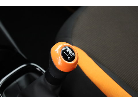 Toyota Aygo 1.0 VVT-i x-JBL | Rijklaar! | Apple CarPlay | Camera | Clima | All Seasons |
