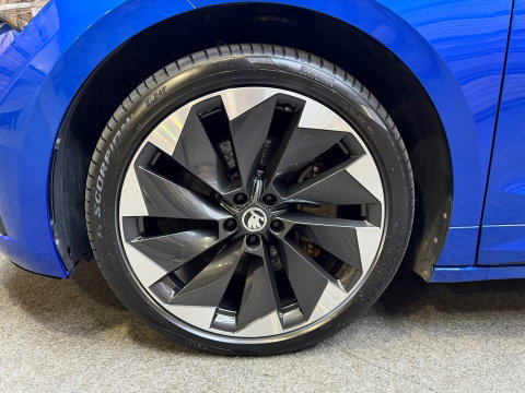 Škoda Enyaq 80 Sportline X Dual Navi Camera Clima Warmtepomp Trekhaak LED 21"LM