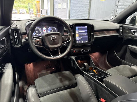 Volvo XC40 T4 Plus Dark | Harman/Kardon | Trekhaak | Camera | Keyless | Stoel+Stuurverwarming | 19 Inch