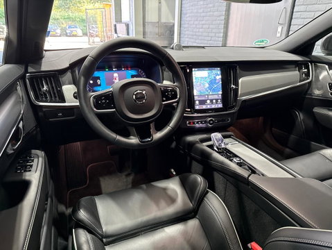 Volvo S90 2.0 B5 Ultimate Dark | Bowers&Wilkins | Luchtvering | Panoramadak | Trekhaak | 360° Camera | Head-Up | Stoel+Stuurverwarming | ACC