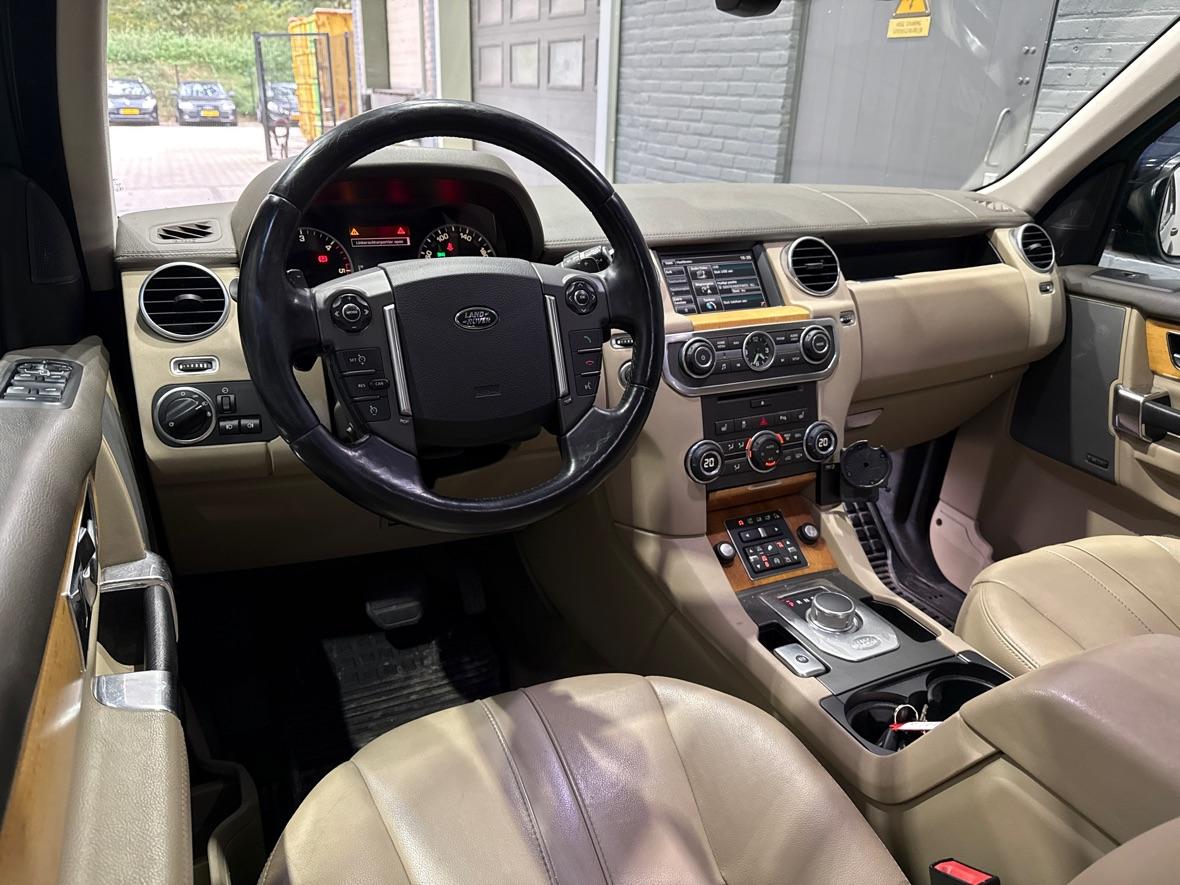 Land Rover Discovery 3.0 TDV6 SE | GRIJS KENTEKEN | Luchtvering | Trekhaak | Stoel+Stuurverwarming | Meridian | Camera | Leder | 19 Inch