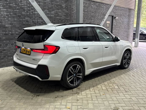 BMW iX1 xDrive30 67 kWh | M Sport | Harman/Kardon | Panoramadak | Adaptieve LED | Elektrische Sportstoelen | Keyless