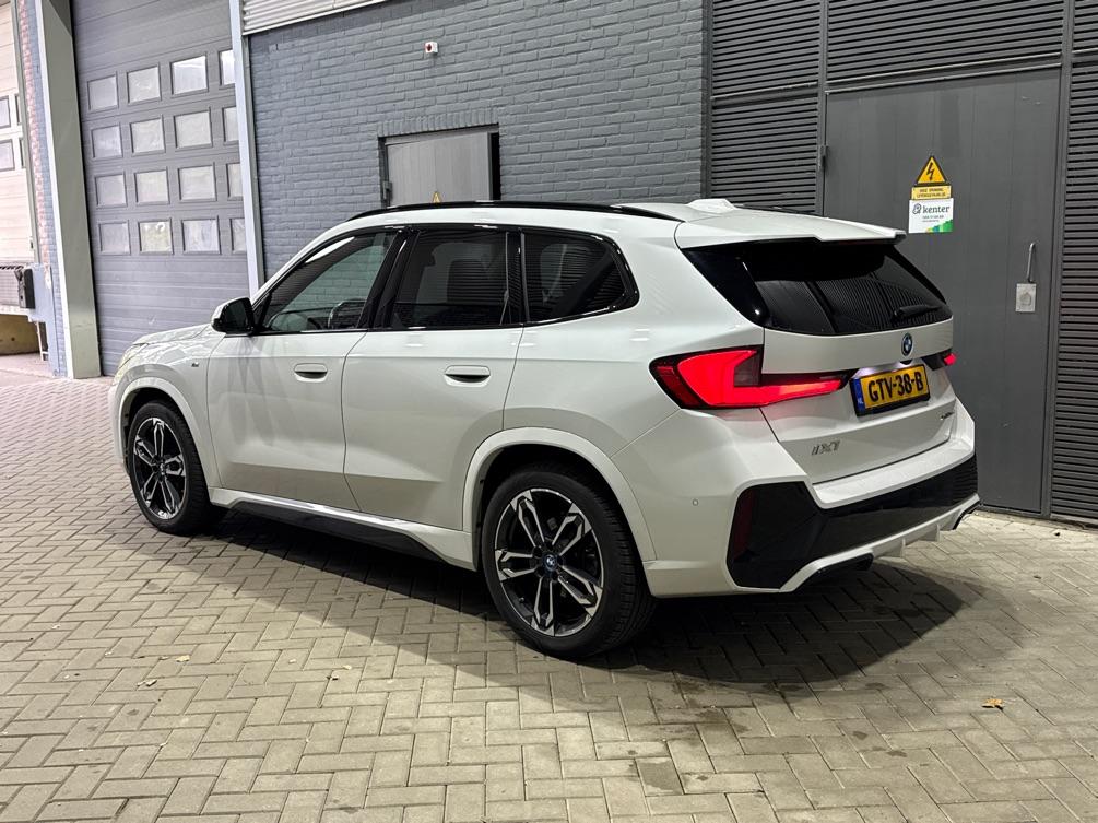BMW iX1 xDrive30 67 kWh | M Sport | Harman/Kardon | Panoramadak | Adaptieve LED | Elektrische Sportstoelen | Keyless