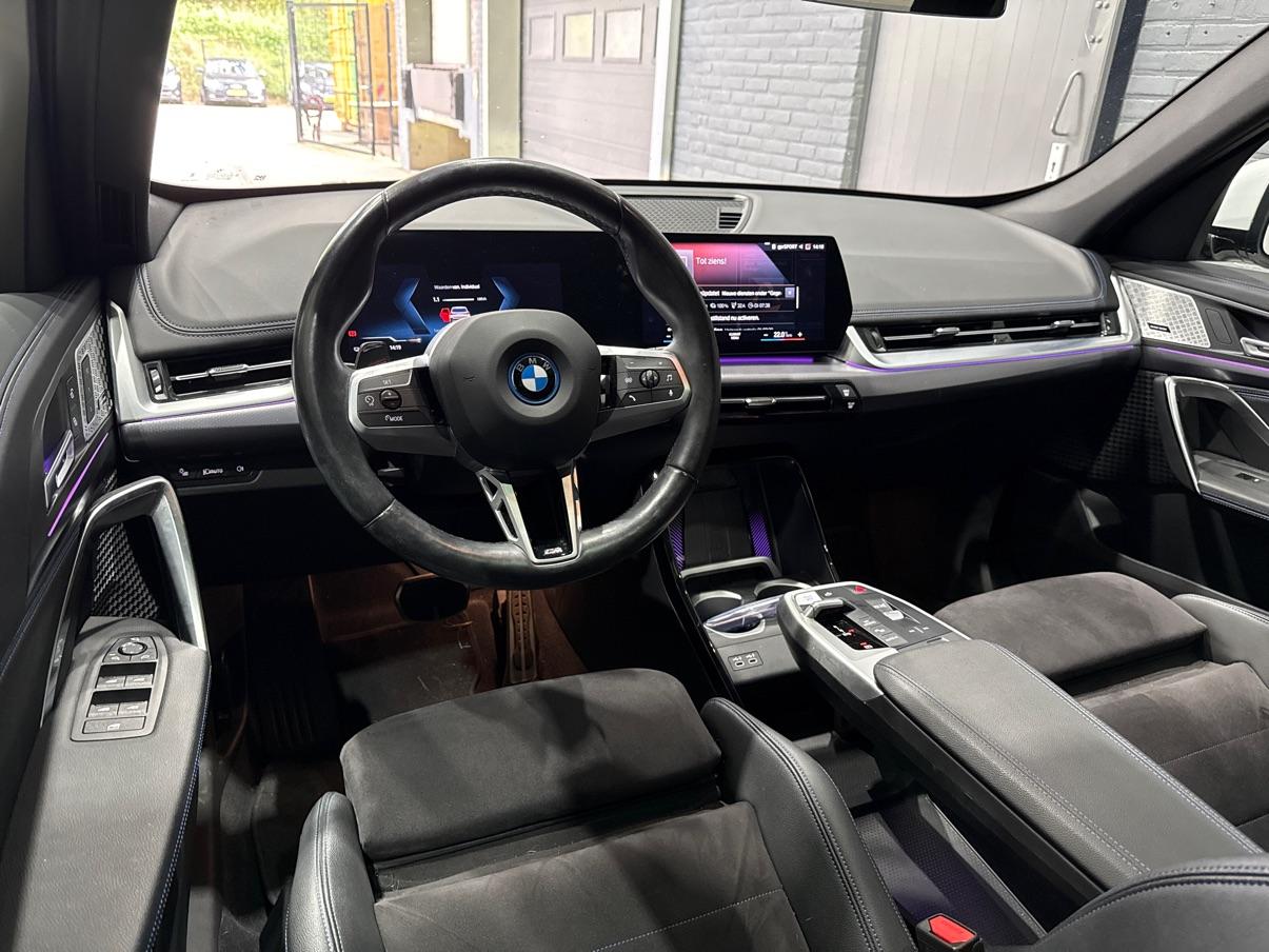 BMW iX1 xDrive30 67 kWh | M Sport | Harman/Kardon | Panoramadak | Adaptieve LED | Elektrische Sportstoelen | Keyless