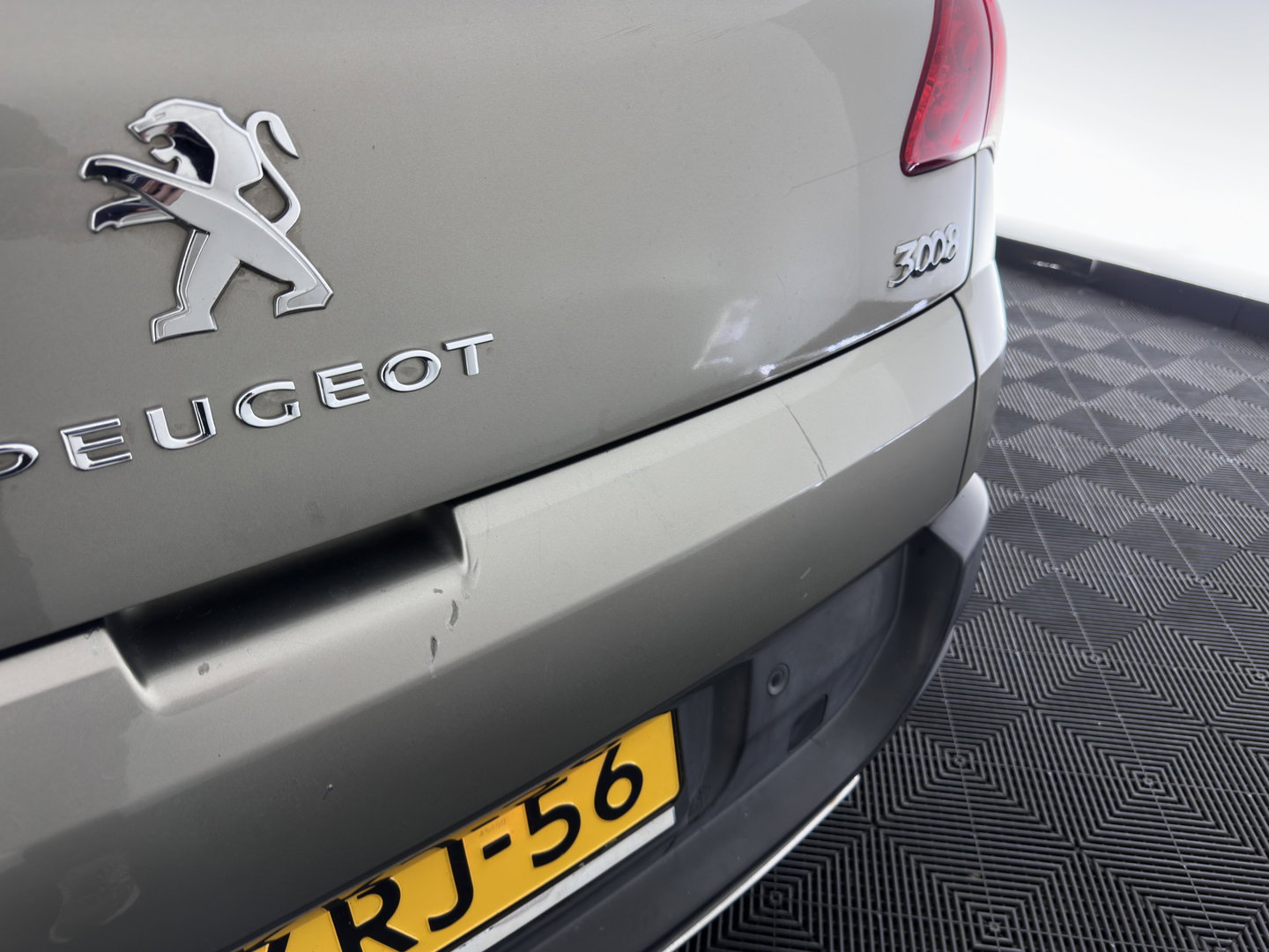 Peugeot 3008 2.0 HDiF HYbrid4 *AUT | NAVI-FULLMAP | LEATHERSEATS | SHIFTPADDLES | PRIVACY-GLASS | ECC | PDC | CRUISE | 16''ALU*