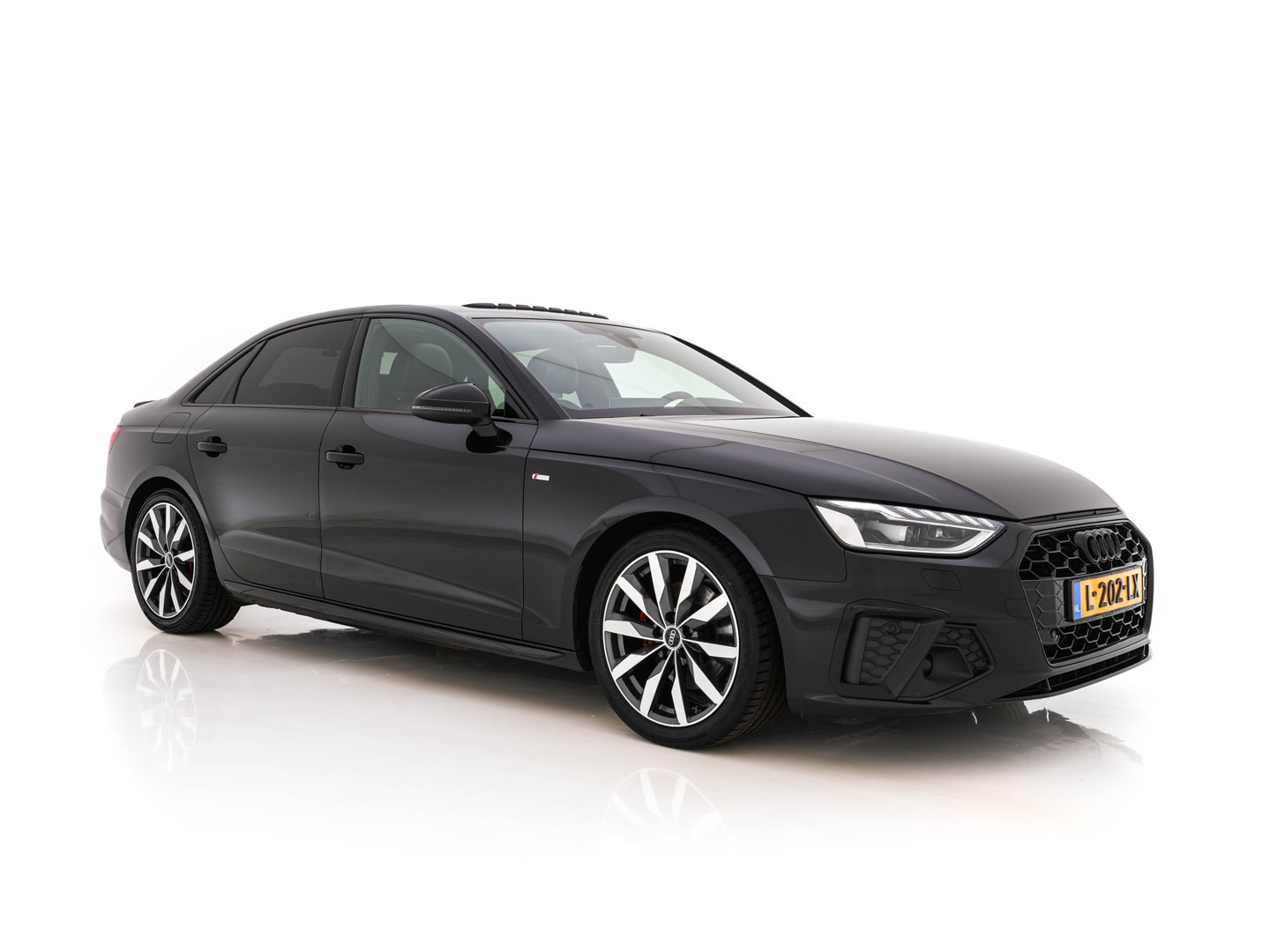 Audi A4 Limousine 35 TFSI S edition Competition *AUT | LEATHER-MICROFIBRE | FULL-LED | SPORTsEATS | KEYLESS | DIGI-COCKPIT | AMBIENT-LIGHT | NAVI-FULLMAP | PRIVACY-GLASS | SHIFT-PADDLES | ECC | PDC | CRUISE | TOWBAR | 18''ALU*
