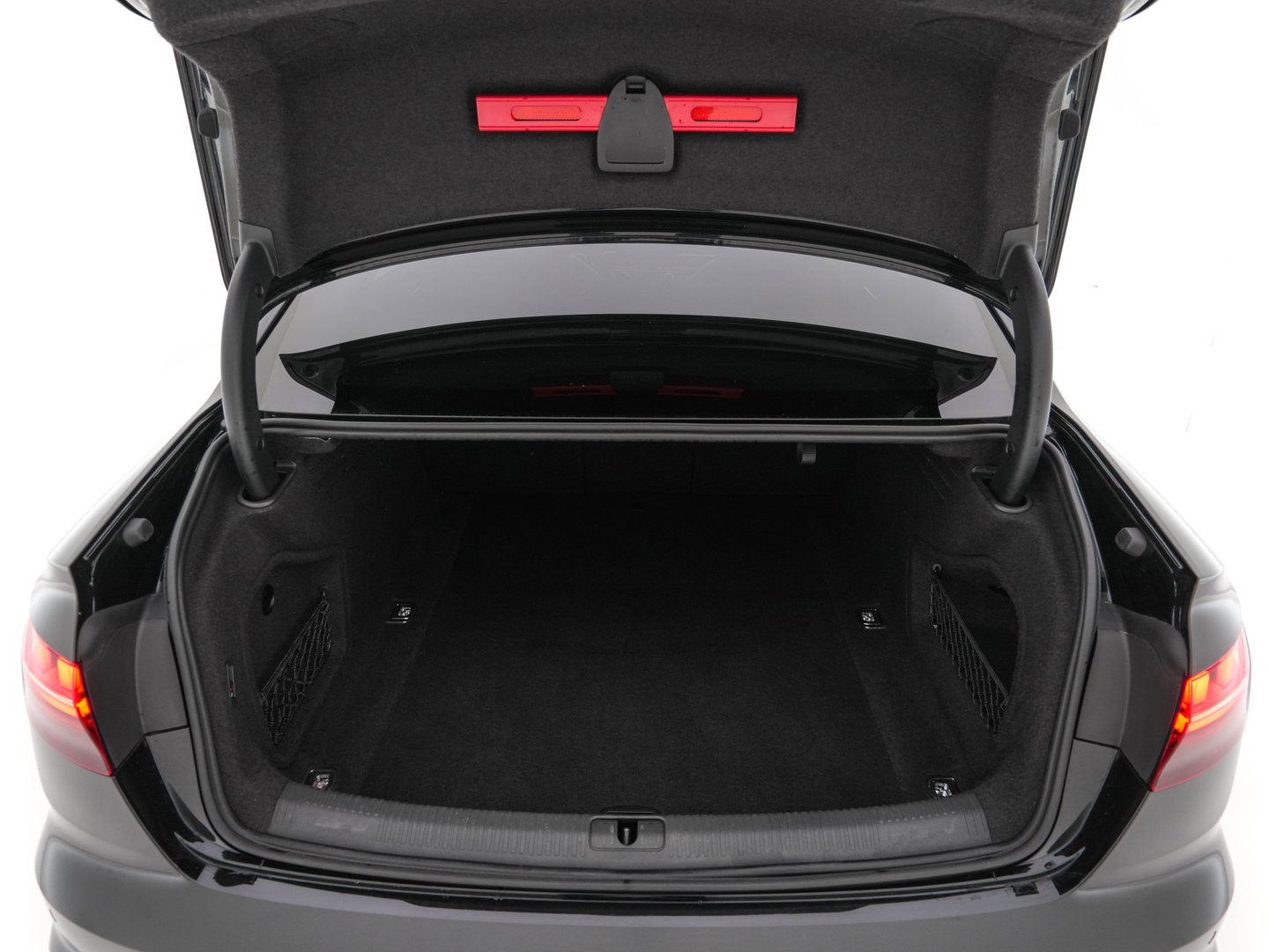 Audi A4 Limousine 35 TFSI S edition Competition *AUT | LEATHER-MICROFIBRE | FULL-LED | SPORTsEATS | KEYLESS | DIGI-COCKPIT | AMBIENT-LIGHT | NAVI-FULLMAP | PRIVACY-GLASS | SHIFT-PADDLES | ECC | PDC | CRUISE | TOWBAR | 18''ALU*