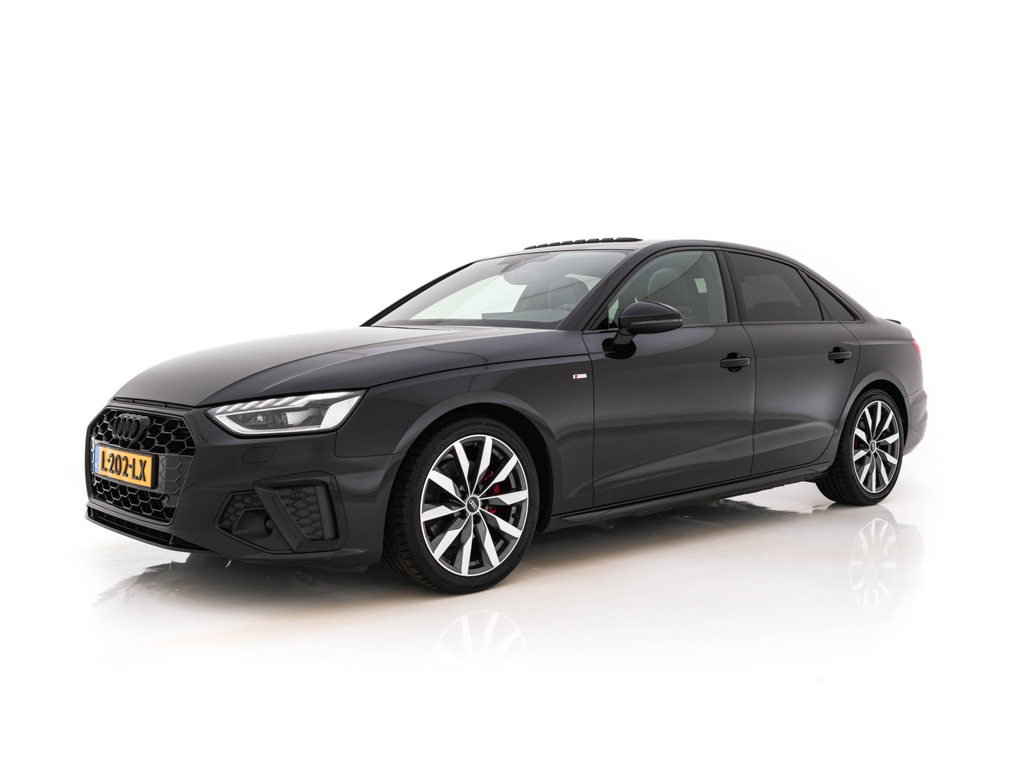 Audi A4 Limousine 35 TFSI S edition Competition *AUT | LEATHER-MICROFIBRE | FULL-LED | SPORTsEATS | KEYLESS | DIGI-COCKPIT | AMBIENT-LIGHT | NAVI-FULLMAP | PRIVACY-GLASS | SHIFT-PADDLES | ECC | PDC | CRUISE | TOWBAR | 18''ALU*