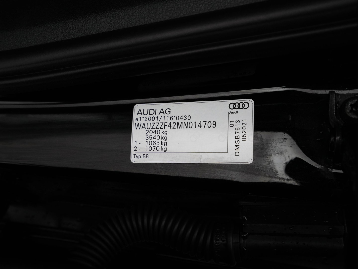 Audi A4 Limousine 35 TFSI S edition Competition *AUT | LEATHER-MICROFIBRE | FULL-LED | SPORTsEATS | KEYLESS | DIGI-COCKPIT | AMBIENT-LIGHT | NAVI-FULLMAP | PRIVACY-GLASS | SHIFT-PADDLES | ECC | PDC | CRUISE | TOWBAR | 18''ALU*