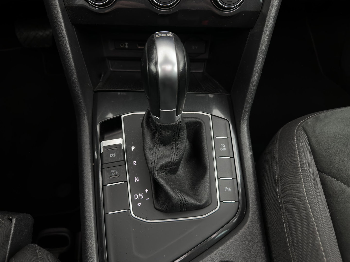 Volkswagen Tiguan 1.4 TSI ACT Highline *AUT | PANO | ADAPTIVE-CRUISE | FULL-LED | VIRTUAL-COCKPIT | KEYLESS | DAB+ | NAVI-FULLMAP | COMFORT-SEATS | ECC | PDC | 18INCH | TOWBAR*