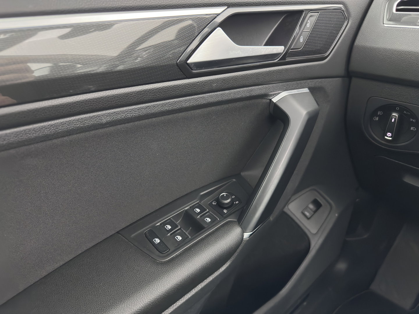 Volkswagen Tiguan 1.4 TSI ACT Highline *AUT | PANO | ADAPTIVE-CRUISE | FULL-LED | VIRTUAL-COCKPIT | KEYLESS | DAB+ | NAVI-FULLMAP | COMFORT-SEATS | ECC | PDC | 18INCH | TOWBAR*