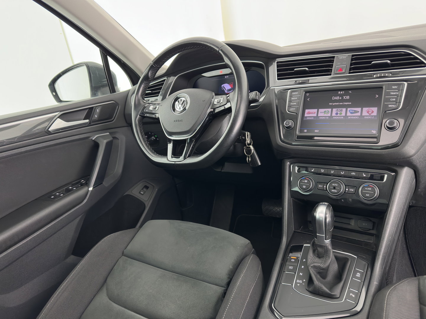 Volkswagen Tiguan 1.4 TSI ACT Highline *AUT | PANO | ADAPTIVE-CRUISE | FULL-LED | VIRTUAL-COCKPIT | KEYLESS | DAB+ | NAVI-FULLMAP | COMFORT-SEATS | ECC | PDC | 18INCH | TOWBAR*