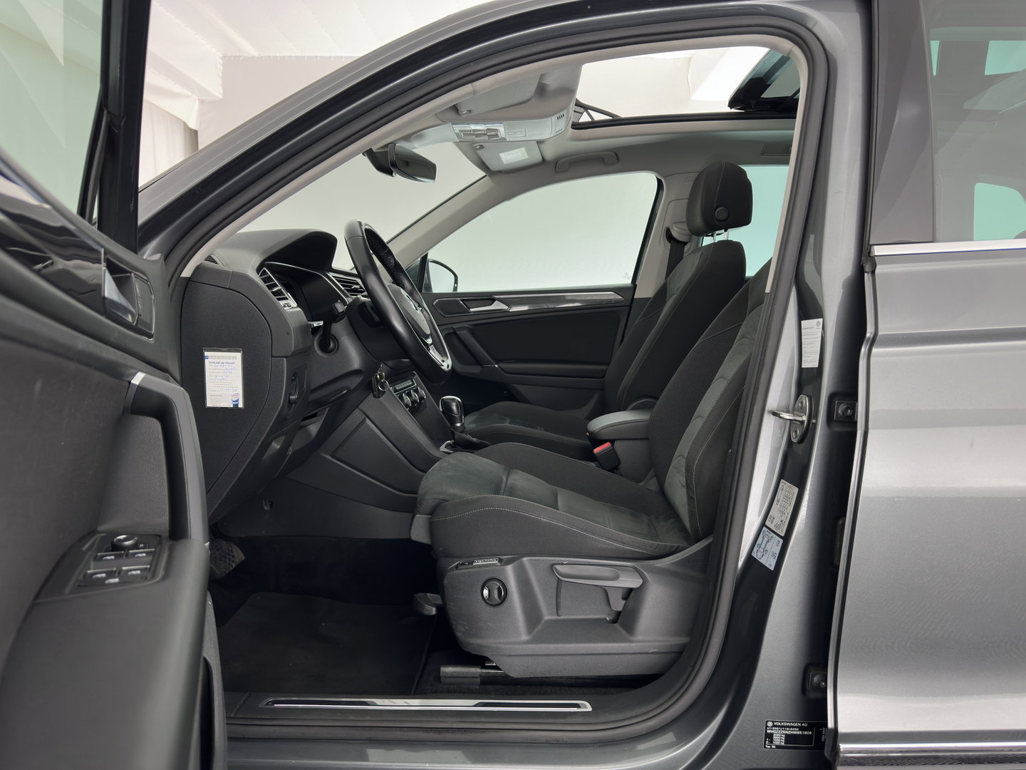 Volkswagen Tiguan 1.4 TSI ACT Highline *AUT | PANO | ADAPTIVE-CRUISE | FULL-LED | VIRTUAL-COCKPIT | KEYLESS | DAB+ | NAVI-FULLMAP | COMFORT-SEATS | ECC | PDC | 18INCH | TOWBAR*