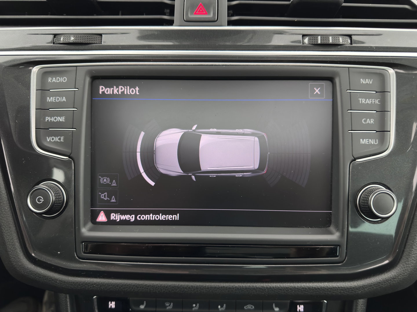 Volkswagen Tiguan 1.4 TSI ACT Highline *AUT | PANO | ADAPTIVE-CRUISE | FULL-LED | VIRTUAL-COCKPIT | KEYLESS | DAB+ | NAVI-FULLMAP | COMFORT-SEATS | ECC | PDC | 18INCH | TOWBAR*
