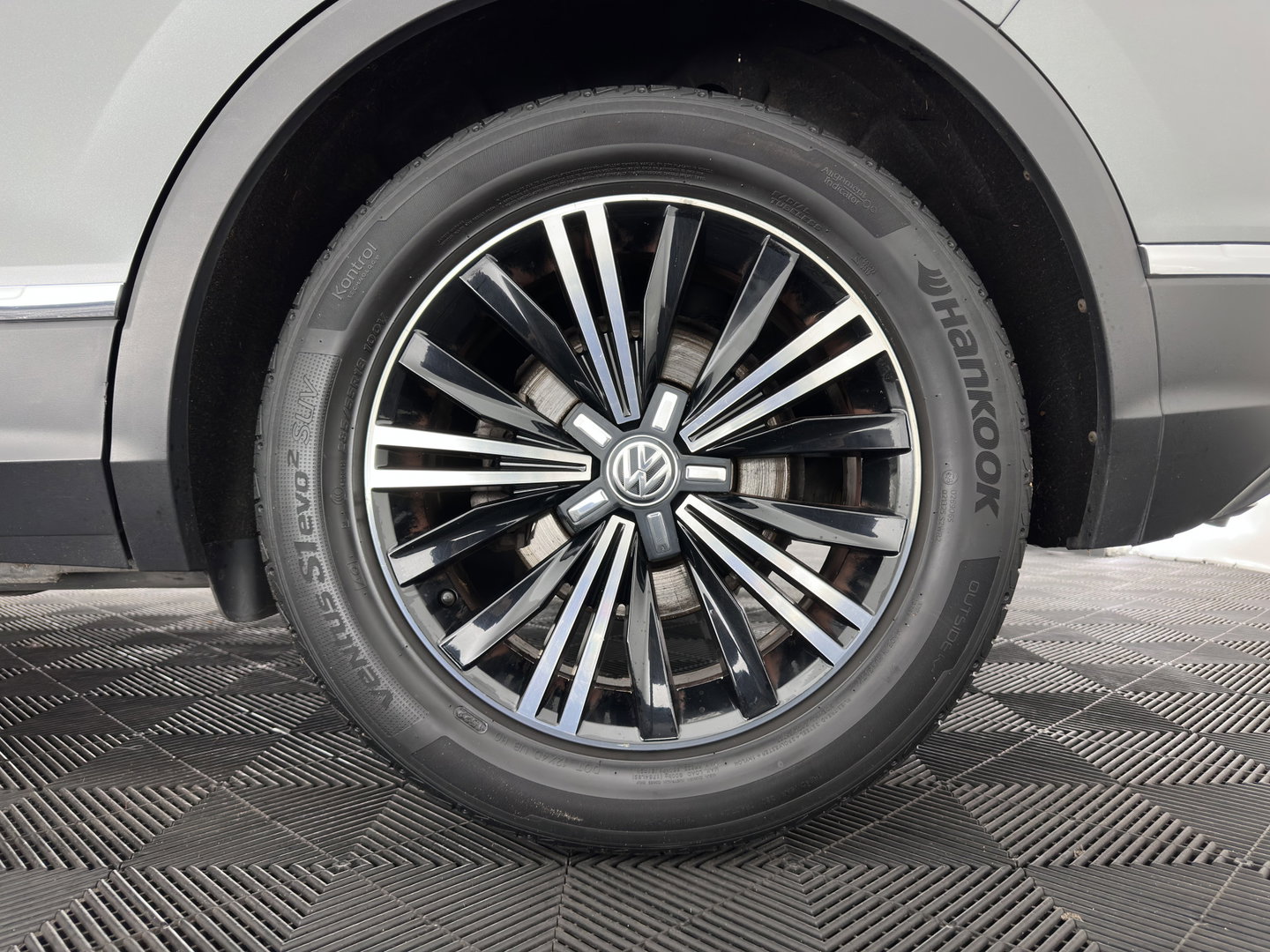 Volkswagen Tiguan 1.4 TSI ACT Highline *AUT | PANO | ADAPTIVE-CRUISE | FULL-LED | VIRTUAL-COCKPIT | KEYLESS | DAB+ | NAVI-FULLMAP | COMFORT-SEATS | ECC | PDC | 18INCH | TOWBAR*
