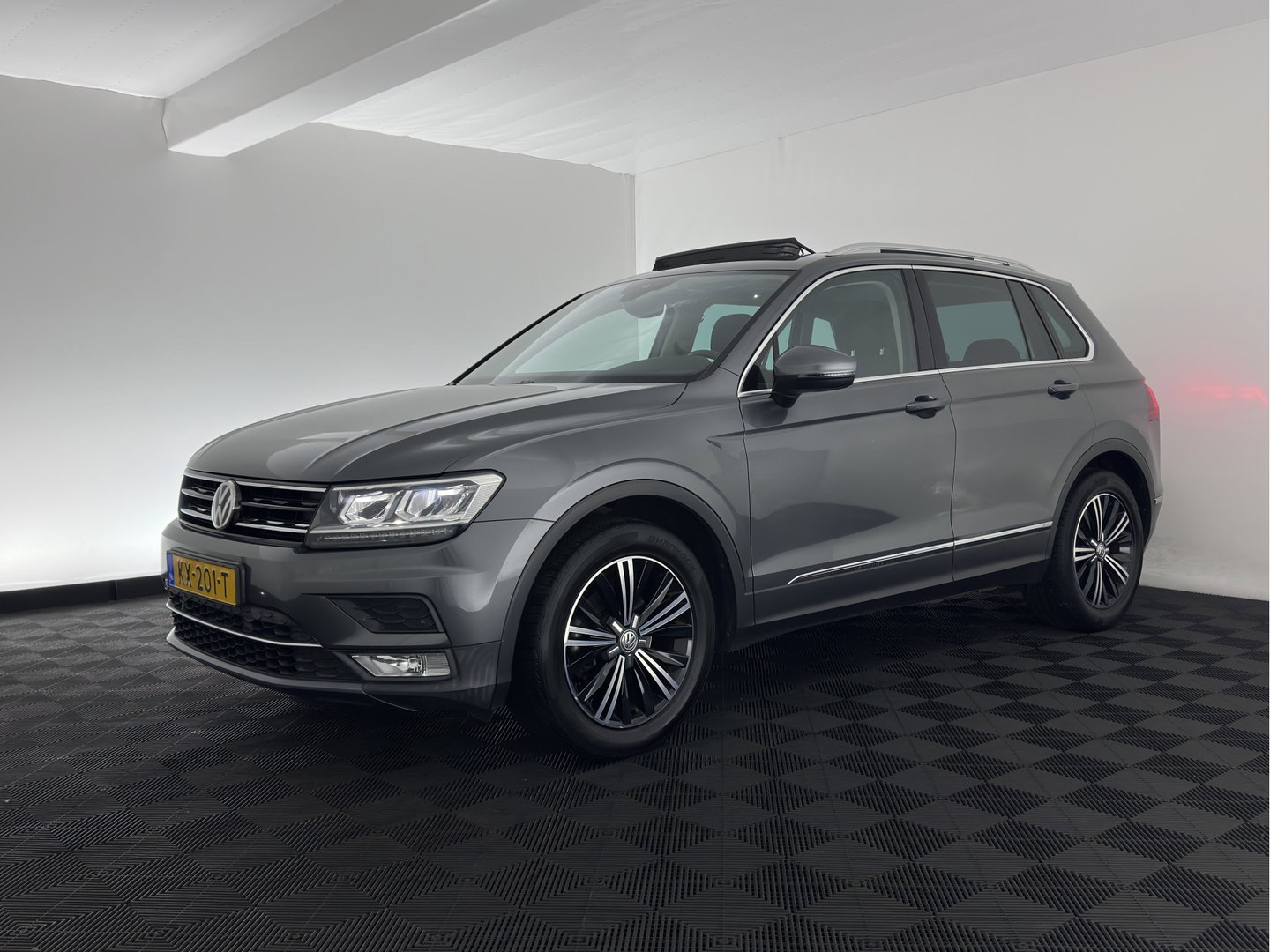 Volkswagen Tiguan 1.4 TSI ACT Highline *AUT | PANO | ADAPTIVE-CRUISE | FULL-LED | VIRTUAL-COCKPIT | KEYLESS | DAB+ | NAVI-FULLMAP | COMFORT-SEATS | ECC | PDC | 18INCH | TOWBAR*
