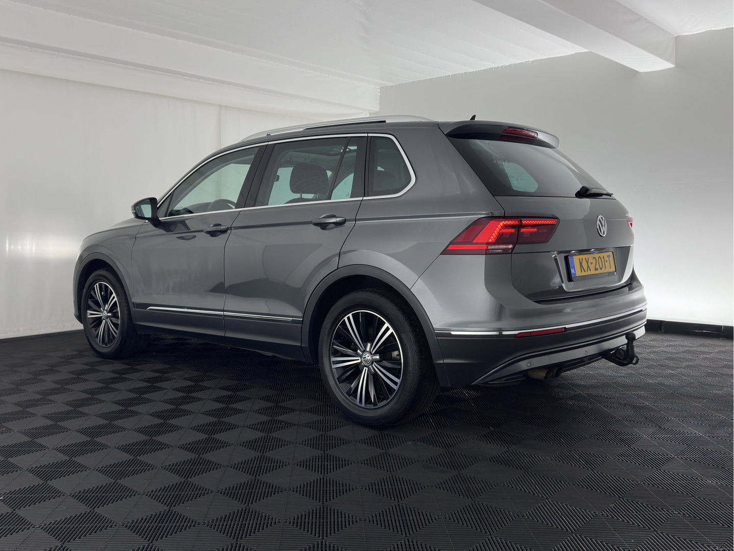 Volkswagen Tiguan 1.4 TSI ACT Highline *AUT | PANO | ADAPTIVE-CRUISE | FULL-LED | VIRTUAL-COCKPIT | KEYLESS | DAB+ | NAVI-FULLMAP | COMFORT-SEATS | ECC | PDC | 18INCH | TOWBAR*