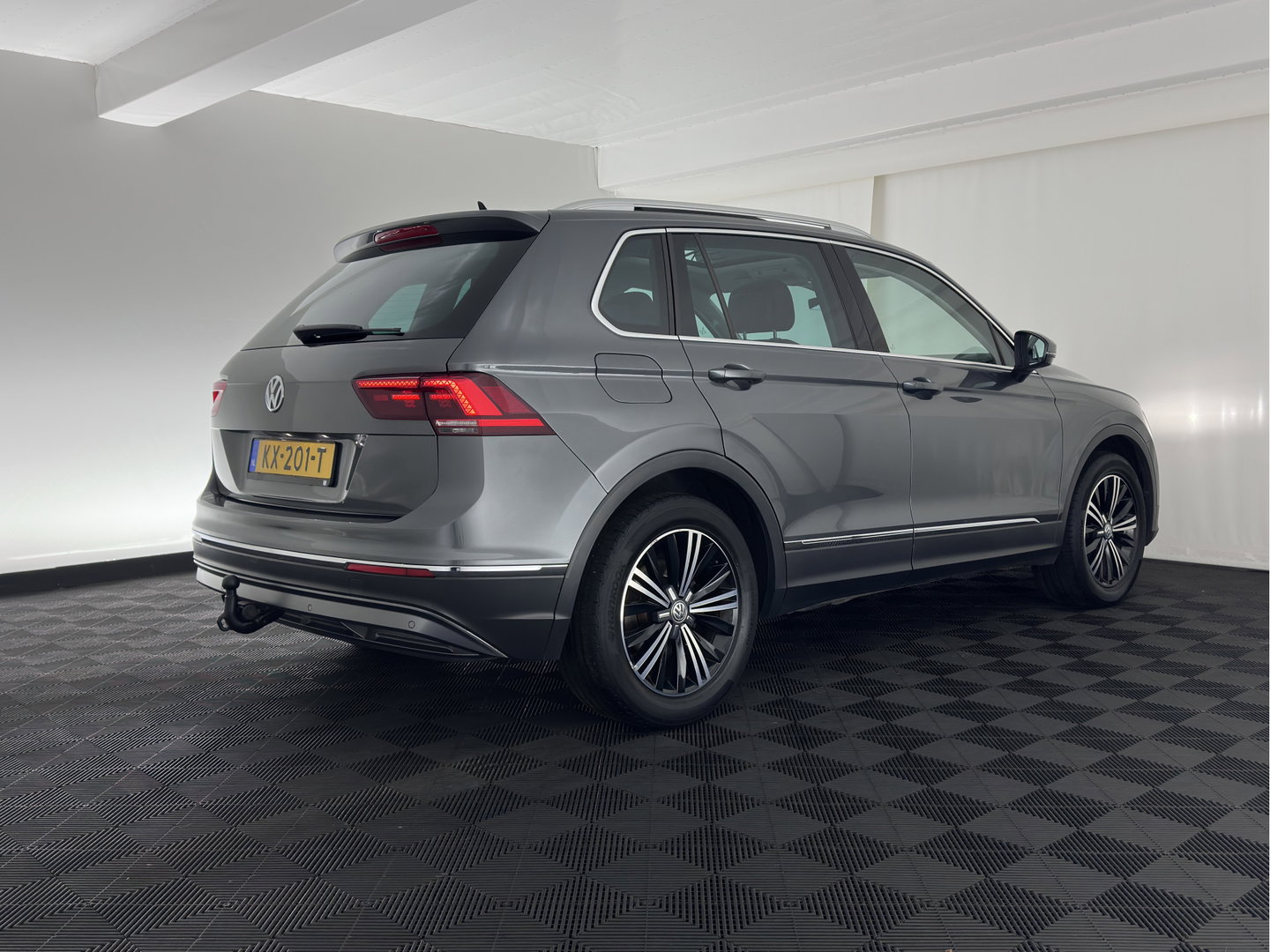 Volkswagen Tiguan 1.4 TSI ACT Highline *AUT | PANO | ADAPTIVE-CRUISE | FULL-LED | VIRTUAL-COCKPIT | KEYLESS | DAB+ | NAVI-FULLMAP | COMFORT-SEATS | ECC | PDC | 18INCH | TOWBAR*
