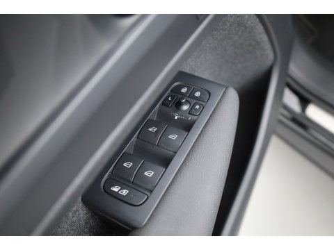 Volvo XC40 Recharge Ultimate 70 kWh | 97% SOH  Pano-dak | Warmte pomp | H&K Audio | Elek. stoelen | Stoel + stuurverw. |