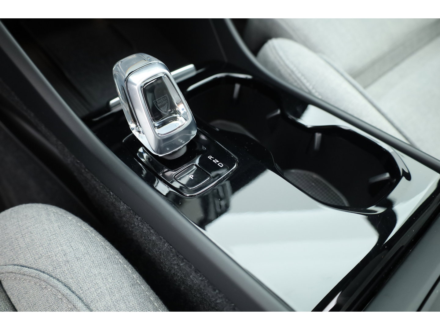 Volvo XC40 Recharge Ultimate 70 kWh | 97% SOH  Pano-dak | Warmte pomp | H&K Audio | Elek. stoelen | Stoel + stuurverw. |
