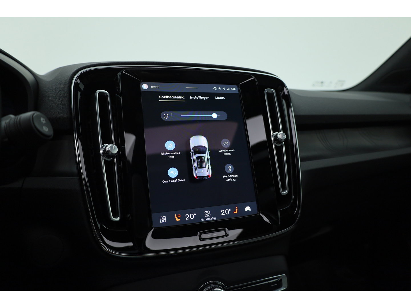 Volvo XC40 Recharge Ultimate 70 kWh | 97% SOH  Pano-dak | Warmte pomp | H&K Audio | Elek. stoelen | Stoel + stuurverw. |