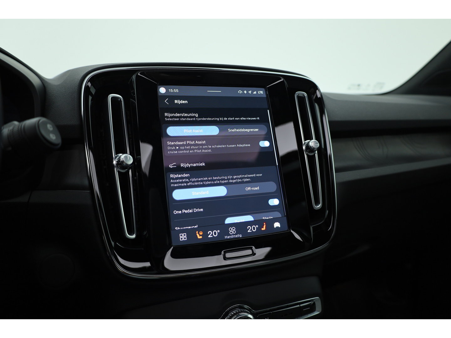 Volvo XC40 Recharge Ultimate 70 kWh | 97% SOH  Pano-dak | Warmte pomp | H&K Audio | Elek. stoelen | Stoel + stuurverw. |
