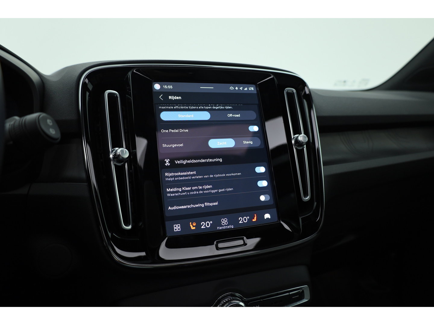 Volvo XC40 Recharge Ultimate 70 kWh | 97% SOH  Pano-dak | Warmte pomp | H&K Audio | Elek. stoelen | Stoel + stuurverw. |