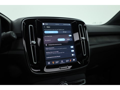 Volvo XC40 Recharge Ultimate 70 kWh | 97% SOH  Pano-dak | Warmte pomp | H&K Audio | Elek. stoelen | Stoel + stuurverw. |