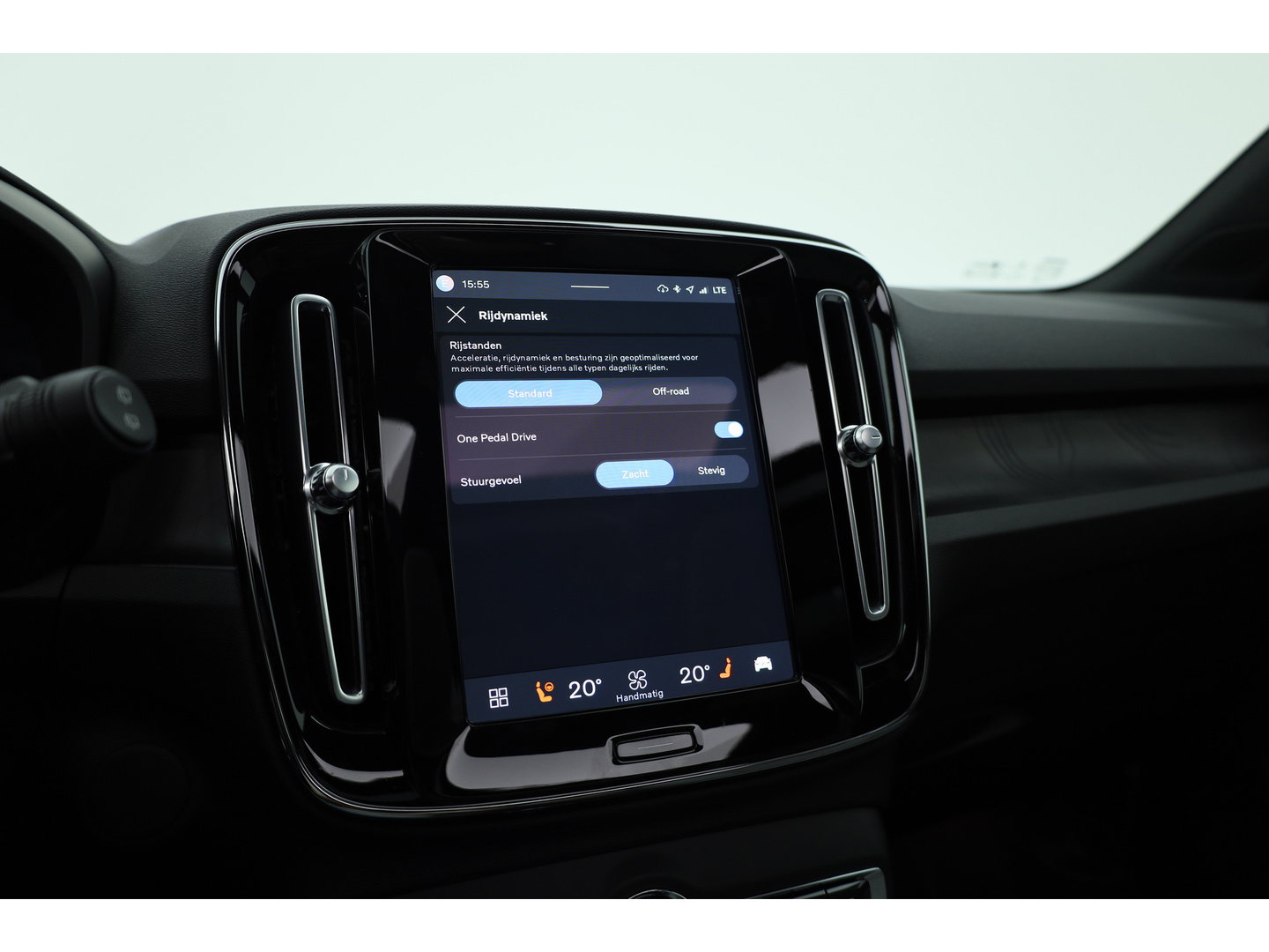 Volvo XC40 Recharge Ultimate 70 kWh | 97% SOH  Pano-dak | Warmte pomp | H&K Audio | Elek. stoelen | Stoel + stuurverw. |