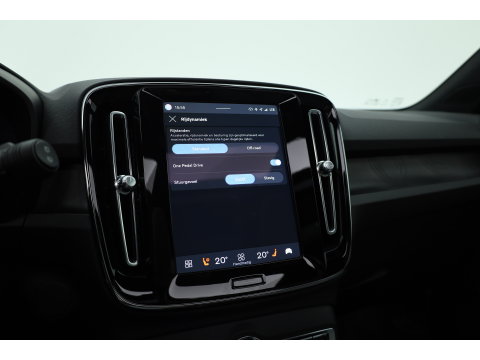 Volvo XC40 Recharge Ultimate 70 kWh | 97% SOH  Pano-dak | Warmte pomp | H&K Audio | Elek. stoelen | Stoel + stuurverw. |