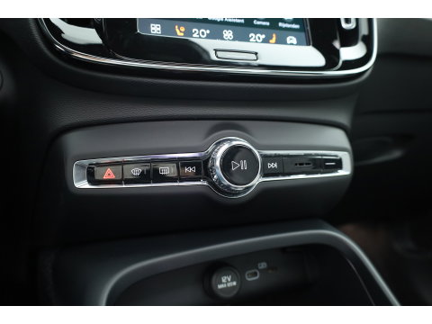 Volvo XC40 Recharge Ultimate 70 kWh | 97% SOH  Pano-dak | Warmte pomp | H&K Audio | Elek. stoelen | Stoel + stuurverw. |