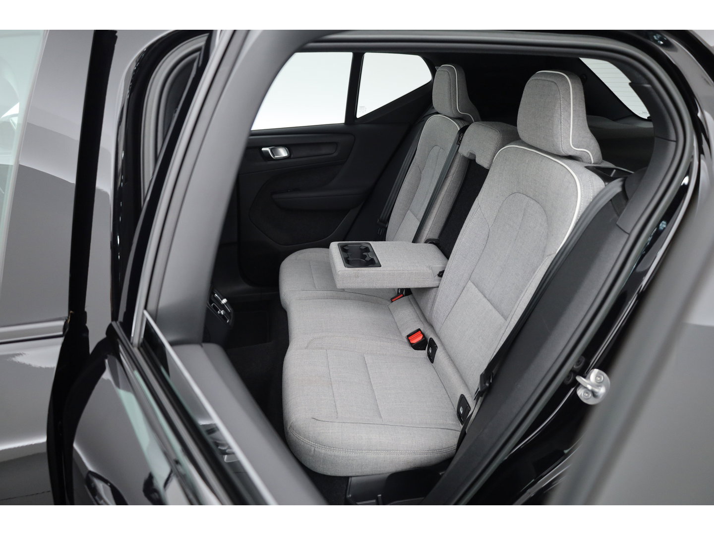 Volvo XC40 Recharge Ultimate 70 kWh | 97% SOH  Pano-dak | Warmte pomp | H&K Audio | Elek. stoelen | Stoel + stuurverw. |