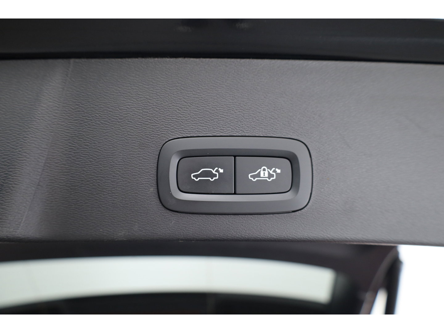 Volvo XC40 Recharge Ultimate 70 kWh | 97% SOH  Pano-dak | Warmte pomp | H&K Audio | Elek. stoelen | Stoel + stuurverw. |