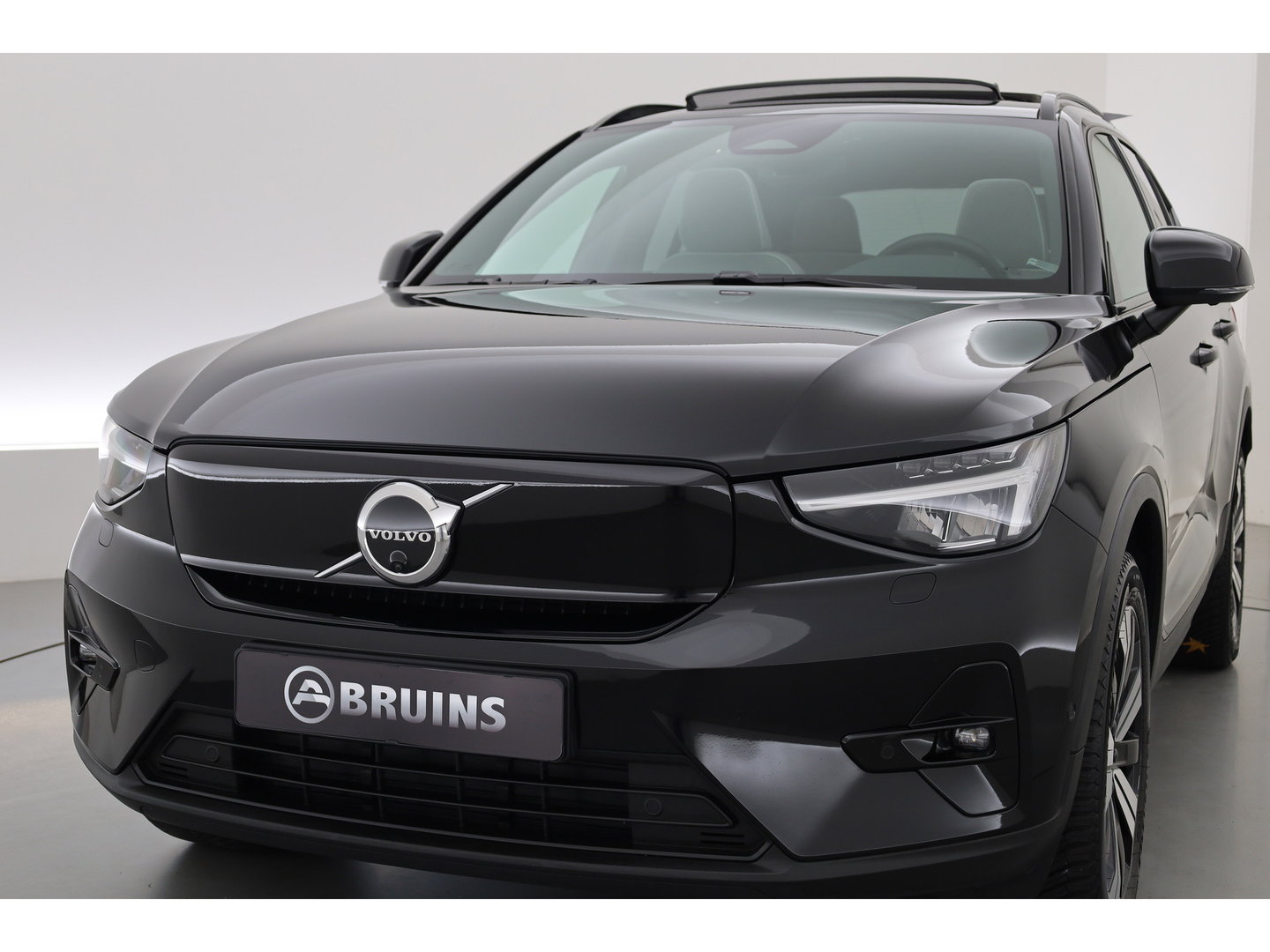Volvo XC40 Recharge Ultimate 70 kWh | 97% SOH  Pano-dak | Warmte pomp | H&K Audio | Elek. stoelen | Stoel + stuurverw. |