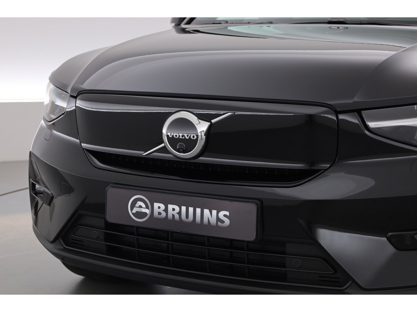 Volvo XC40 Recharge Ultimate 70 kWh | 97% SOH  Pano-dak | Warmte pomp | H&K Audio | Elek. stoelen | Stoel + stuurverw. |