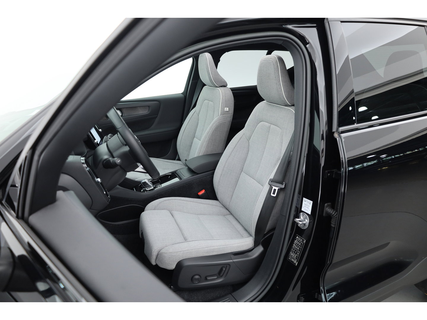 Volvo XC40 Recharge Ultimate 70 kWh | 97% SOH  Pano-dak | Warmte pomp | H&K Audio | Elek. stoelen | Stoel + stuurverw. |