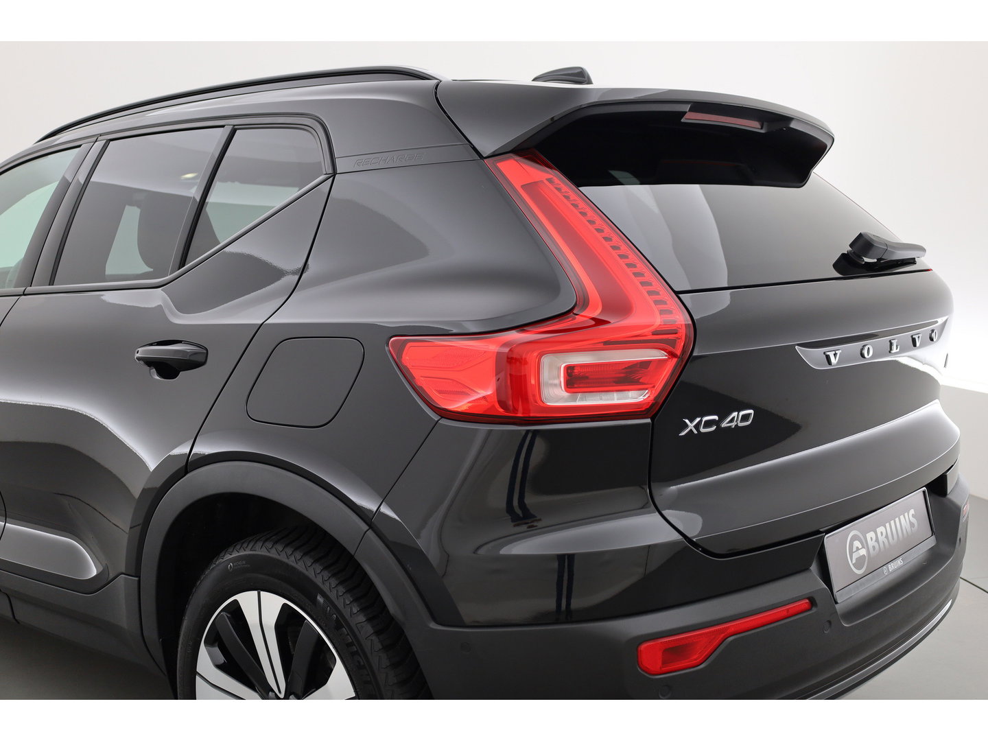 Volvo XC40 Recharge Ultimate 70 kWh | 97% SOH  Pano-dak | Warmte pomp | H&K Audio | Elek. stoelen | Stoel + stuurverw. |