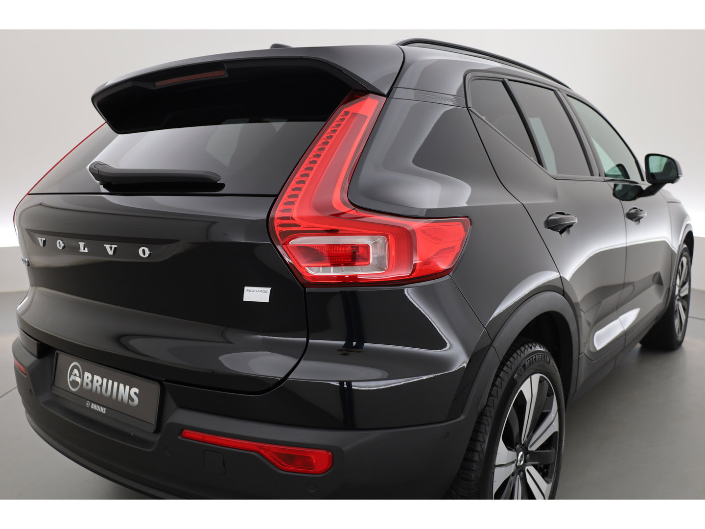 Volvo XC40 Recharge Ultimate 70 kWh | 97% SOH  Pano-dak | Warmte pomp | H&K Audio | Elek. stoelen | Stoel + stuurverw. |