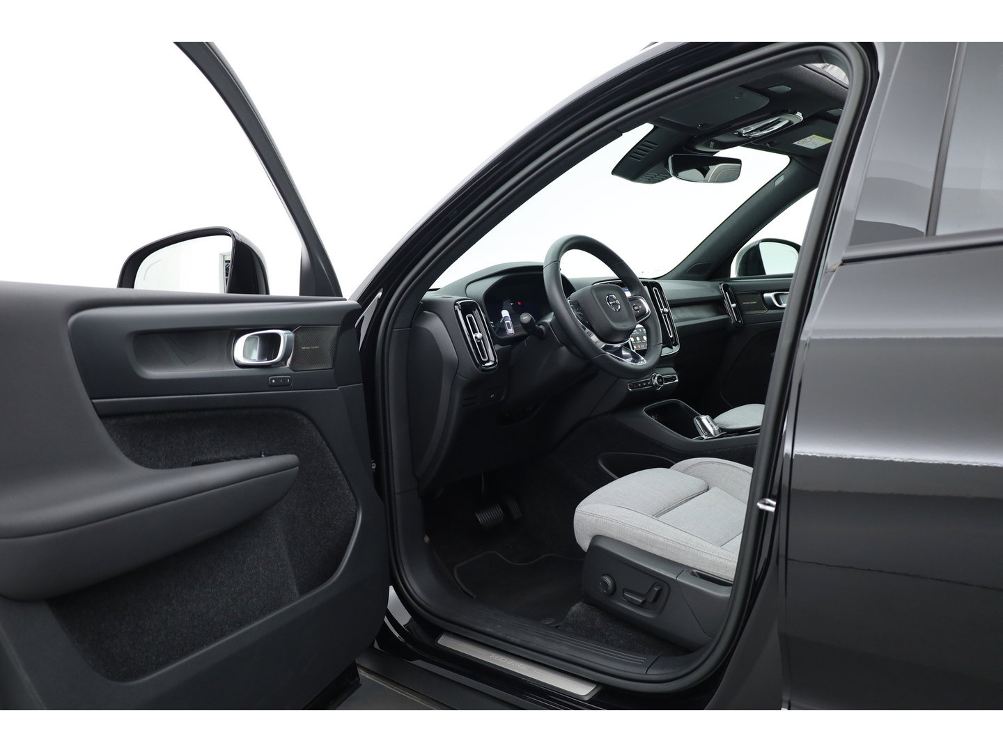 Volvo XC40 Recharge Ultimate 70 kWh | 97% SOH  Pano-dak | Warmte pomp | H&K Audio | Elek. stoelen | Stoel + stuurverw. |